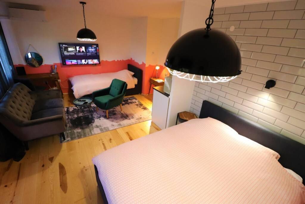 Room Emma,Between Bus And Train Station,Netflix,Speed Wi-Fi Zagreb Exterior photo