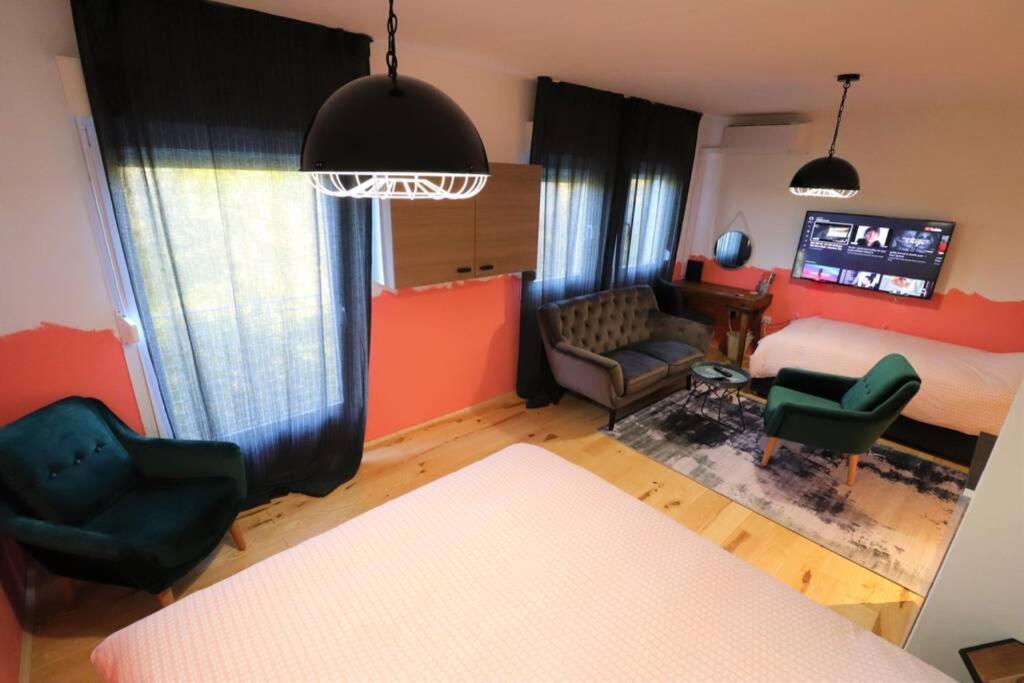 Room Emma,Between Bus And Train Station,Netflix,Speed Wi-Fi Zagreb Exterior photo