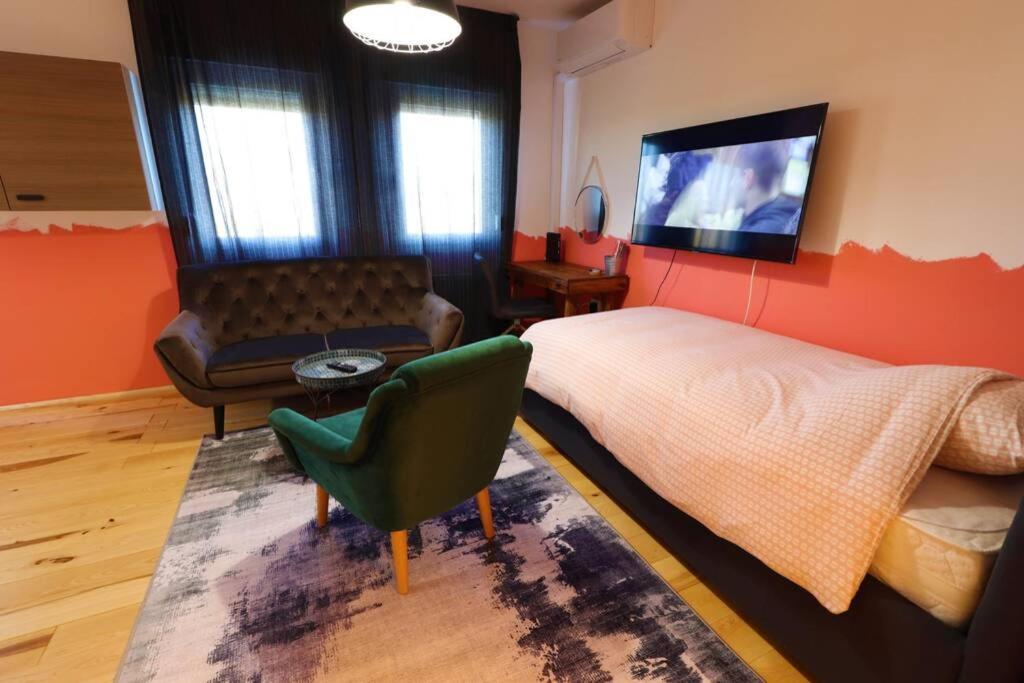 Room Emma,Between Bus And Train Station,Netflix,Speed Wi-Fi Zagreb Exterior photo