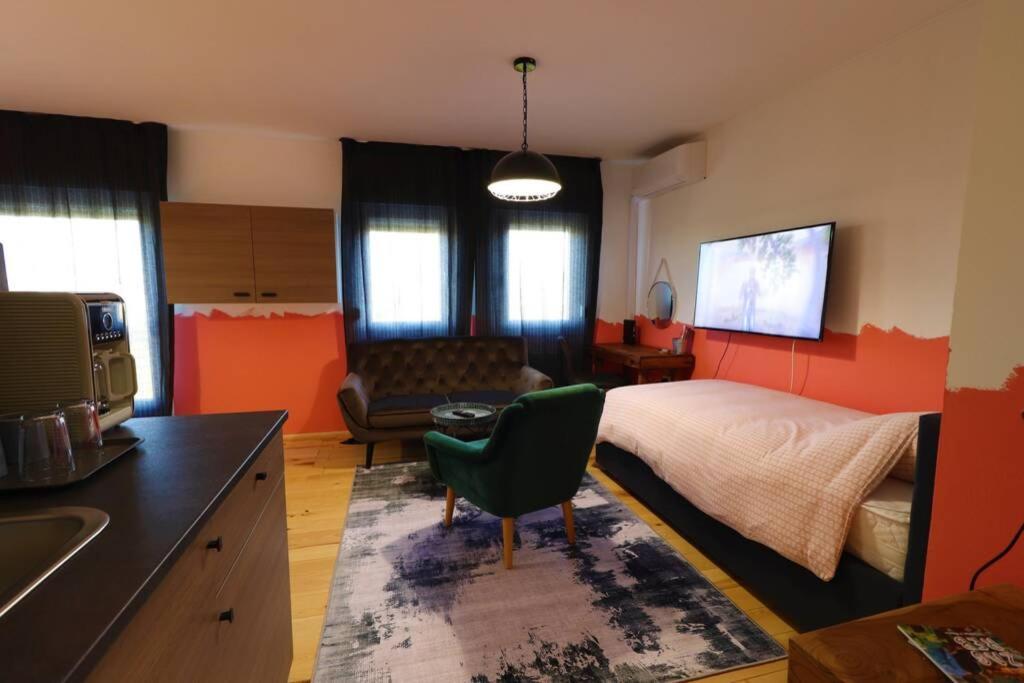 Room Emma,Between Bus And Train Station,Netflix,Speed Wi-Fi Zagreb Exterior photo