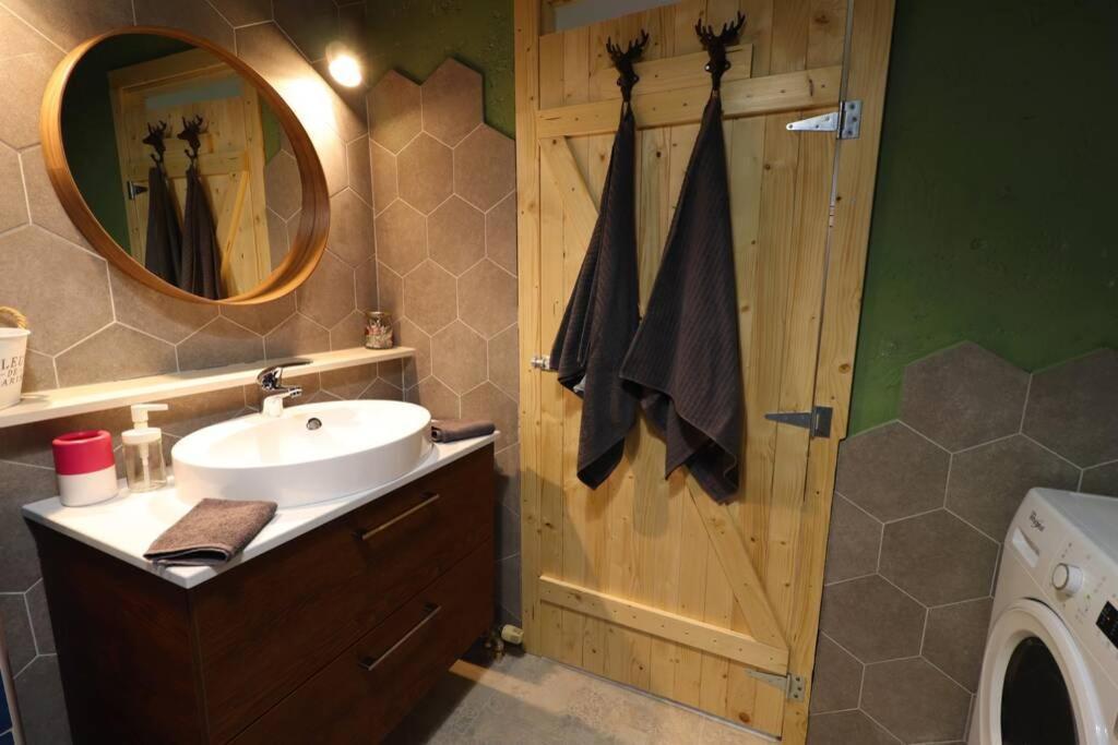 Room Emma,Between Bus And Train Station,Netflix,Speed Wi-Fi Zagreb Exterior photo
